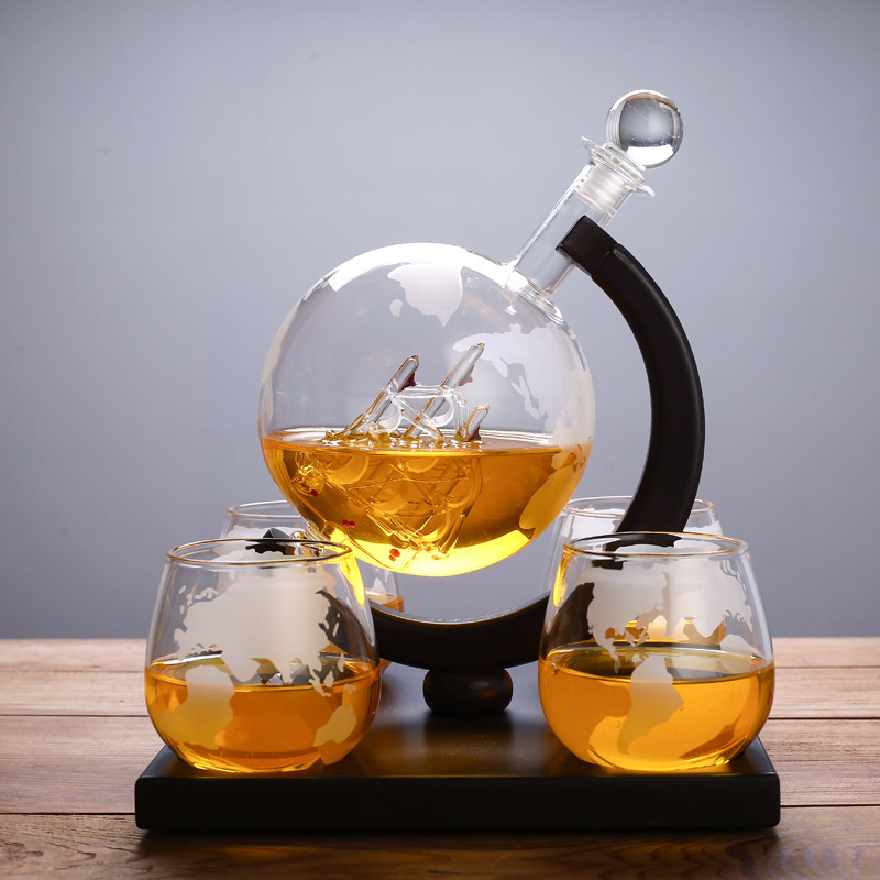 Wereldbolvormige whiskydispens - Decanter Globe Set recensie en prijs
